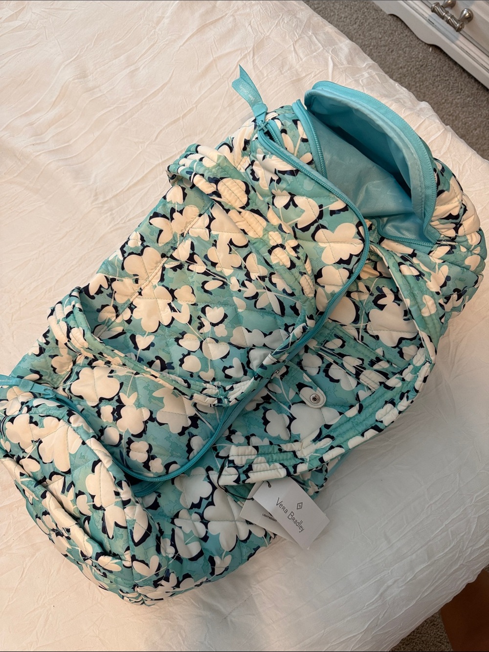 Vera Bradley ultralight, active duffel in cut vines cool